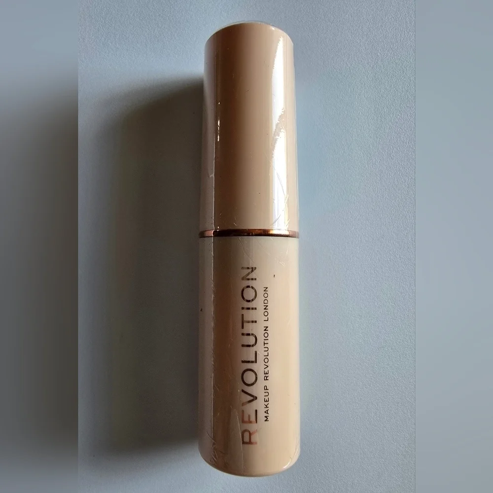 Makeup Revolution Fast Base Stick Foundation F5 New Sealed
